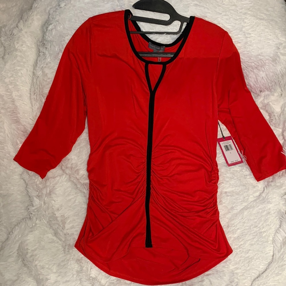NWT! Vince Camuto Rouched, 3/4 Sleeve Blouse. Keyhole Neckline. Red. Large
